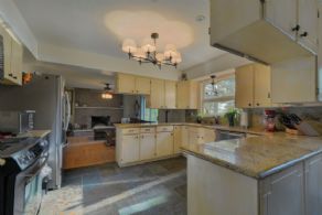Sunny Open Kitchen - Country homes for sale and luxury real estate including horse farms and property in the Caledon and King City areas near Toronto