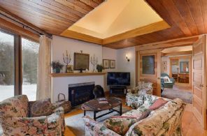 Master Suite Den - Country homes for sale and luxury real estate including horse farms and property in the Caledon and King City areas near Toronto