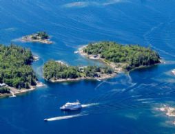 Main Island, Sans Souci, Ontario, Canada - Country homes for sale and luxury real estate including horse farms and property in the Caledon and King City areas near Toronto