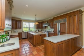 Kitchen opens on to Great Room - Country homes for sale and luxury real estate including horse farms and property in the Caledon and King City areas near Toronto