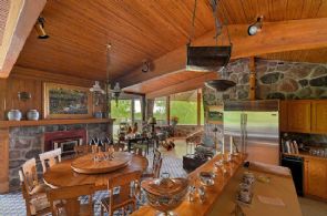 Dining Room - Country homes for sale and luxury real estate including horse farms and property in the Caledon and King City areas near Toronto