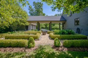 Breezyway garden - Country homes for sale and luxury real estate including horse farms and property in the Caledon and King City areas near Toronto