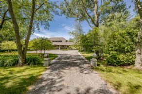 Front courtyard - Country homes for sale and luxury real estate including horse farms and property in the Caledon and King City areas near Toronto