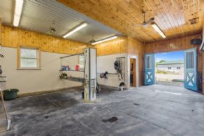 wash stalls - Country homes for sale and luxury real estate including horse farms and property in the Caledon and King City areas near Toronto