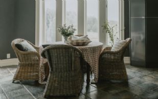 Breakfast Area - Country homes for sale and luxury real estate including horse farms and property in the Caledon and King City areas near Toronto
