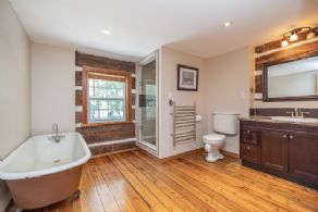 Ensuite 5-piece Bathroom - Country homes for sale and luxury real estate including horse farms and property in the Caledon and King City areas near Toronto