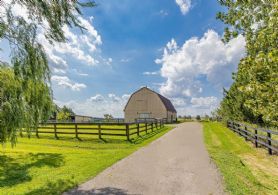 Stable/workshop - Country homes for sale and luxury real estate including horse farms and property in the Caledon and King City areas near Toronto