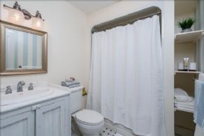 2nd floor bathroom - Country homes for sale and luxury real estate including horse farms and property in the Caledon and King City areas near Toronto