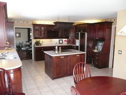 Kitchen - Kitchen with centre island & eating area - Country homes for sale and luxury real estate including horse farms and property in the Caledon and King City areas near Toronto