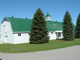 Race Horse Barn - Solid block construction with steel siding. 19 stalls (10 x 12'). Same stall siding as in Broodmare barn. Wash rack; feed room; tack room/office; Utility room. Attached 85 x 200' indoor arena with elevated, self-contained staff apartment.  - Country homes for sale and luxury real estate including horse farms and property in the Caledon and King City areas near Toronto